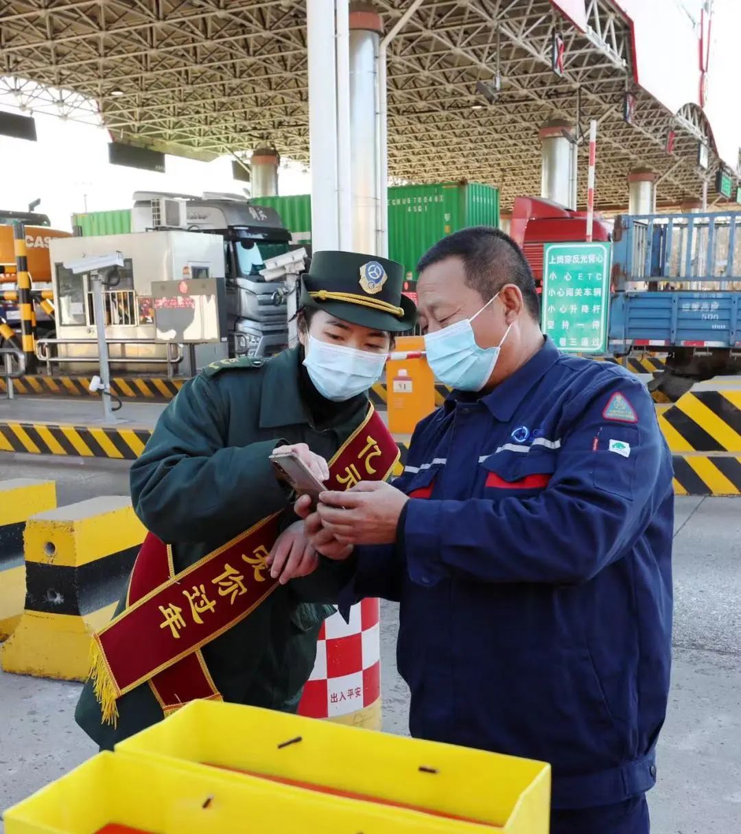 高速服务区大变样!停车更便、服务更暖