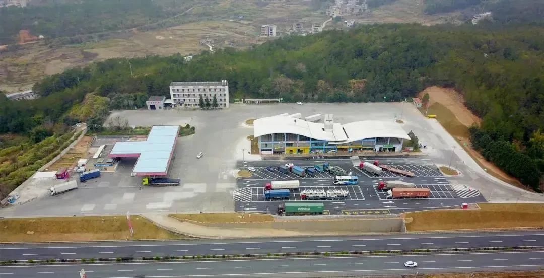 高速服务区大变样!停车更便、服务更暖
