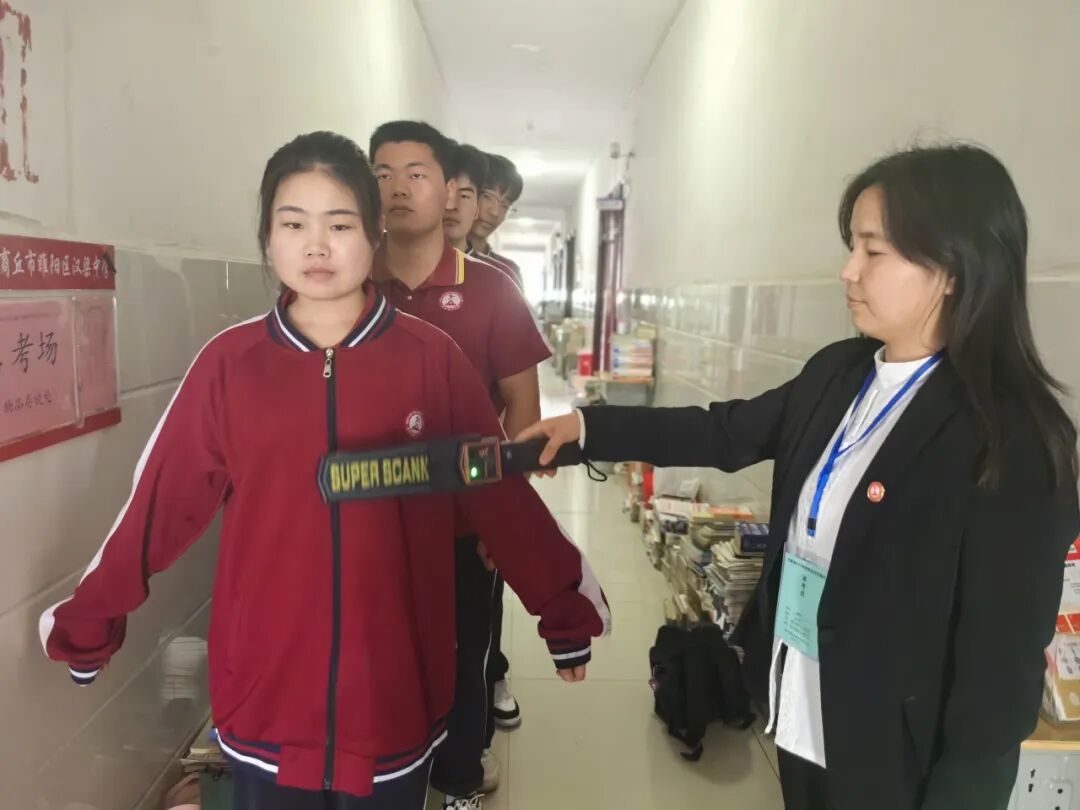 汉梁中学等校开启高考‘无声入场’模拟演练,助力学子适应考场