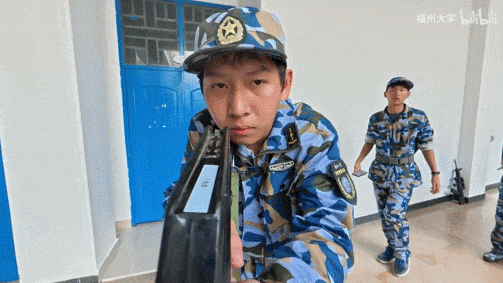 大学军训越来越硬核:步坦协同、火箭筒都来了