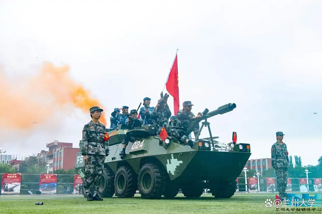 兰州大学2025级本科生军训结训,各方阵展飒爽英姿