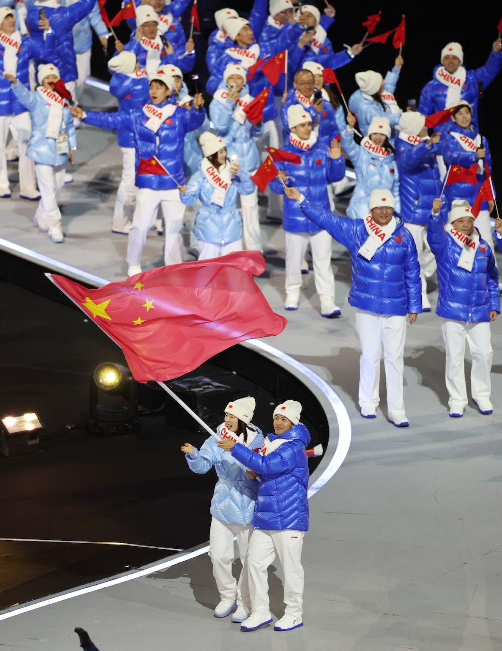米兰冬奥会开幕式:中国体育代表团精彩入场瞬间全记录