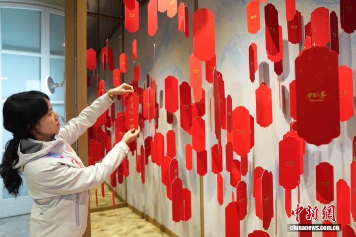 米兰冬奥会：中国元素闪耀赛场内外，展现独特冰雪魅力