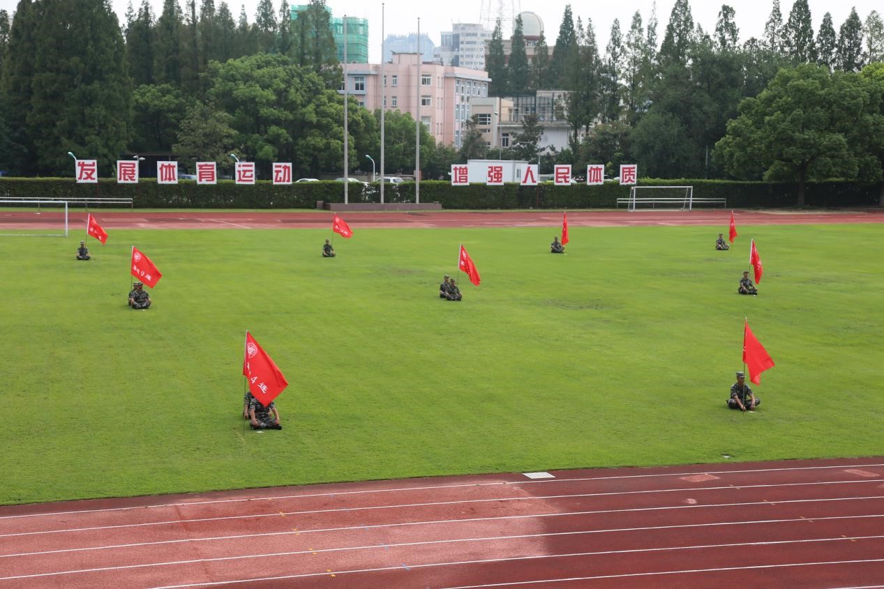 复旦大学军训首日开启,6700 余名学生参训,各项工作有序开展