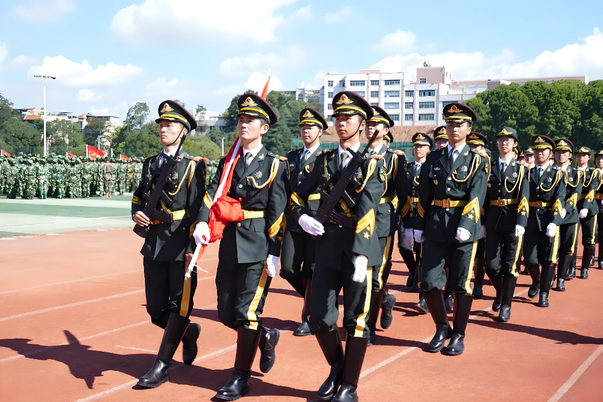 贵州大学2025级新生开学典礼暨军训动员大会盛大开启