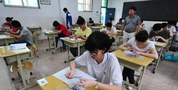 高考状元与古代科举状元对比:地位荣耀及历史文化价值差异