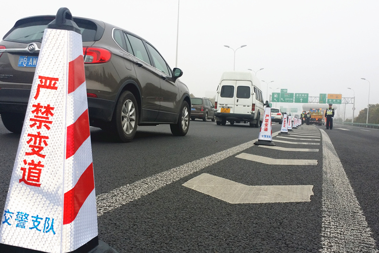 嘉定交警支队高速大队全力整治沪嘉高速交通违法乱象