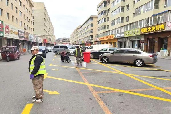 梅河新区交警支队联合多部门整治城区交通秩序,严查违章行为