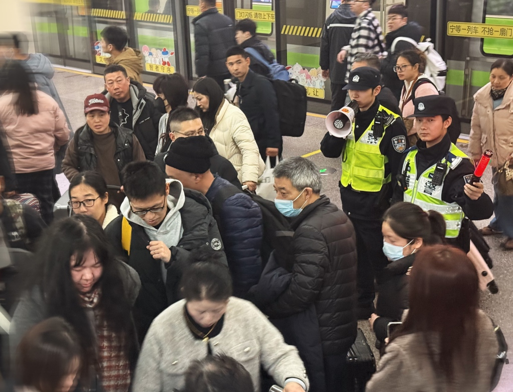 除夕将至上海迎春运高峰 高速省际出沪流量维持高位