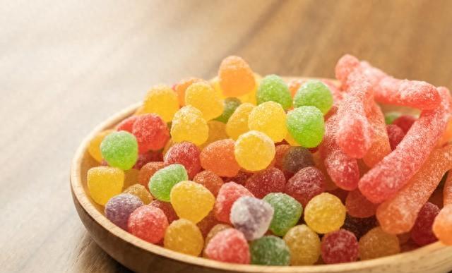 高考冲刺别吃零食！血糖过山车让大脑断电，正餐才是稳定输出